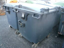 pojemniki na śmieci